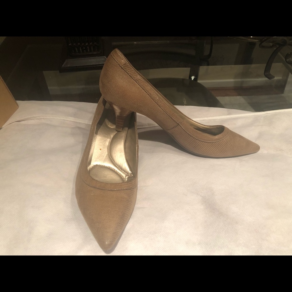 Bandolino Flex low heel pumps